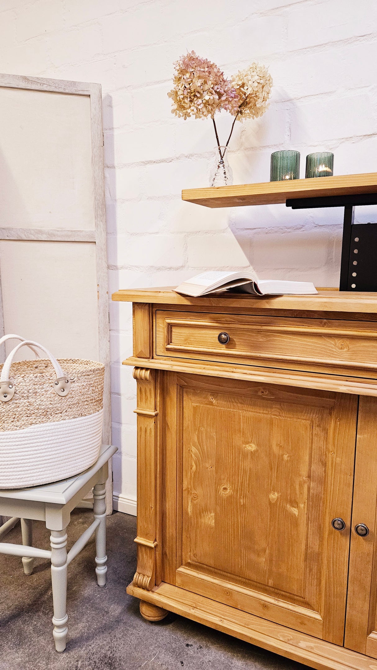 "Nordre" : commode incluant un élévateur TV pour 46 pouces ou 65 pouces