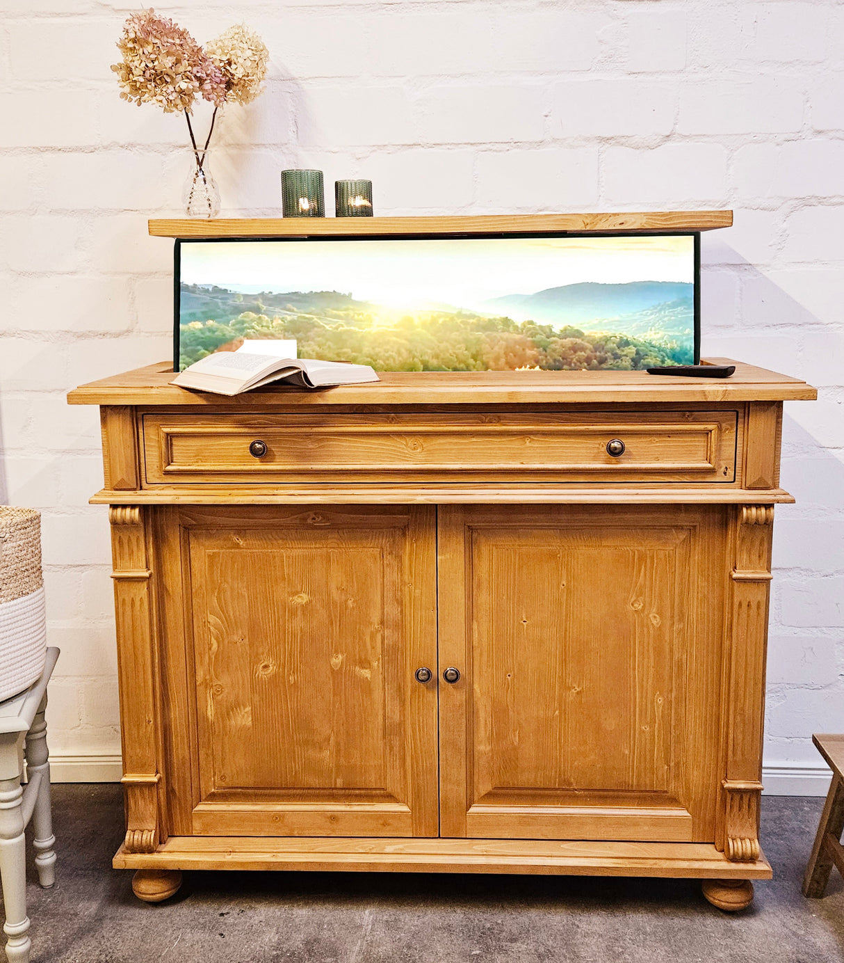 "Nordre" : commode incluant un élévateur TV pour 46 pouces ou 65 pouces