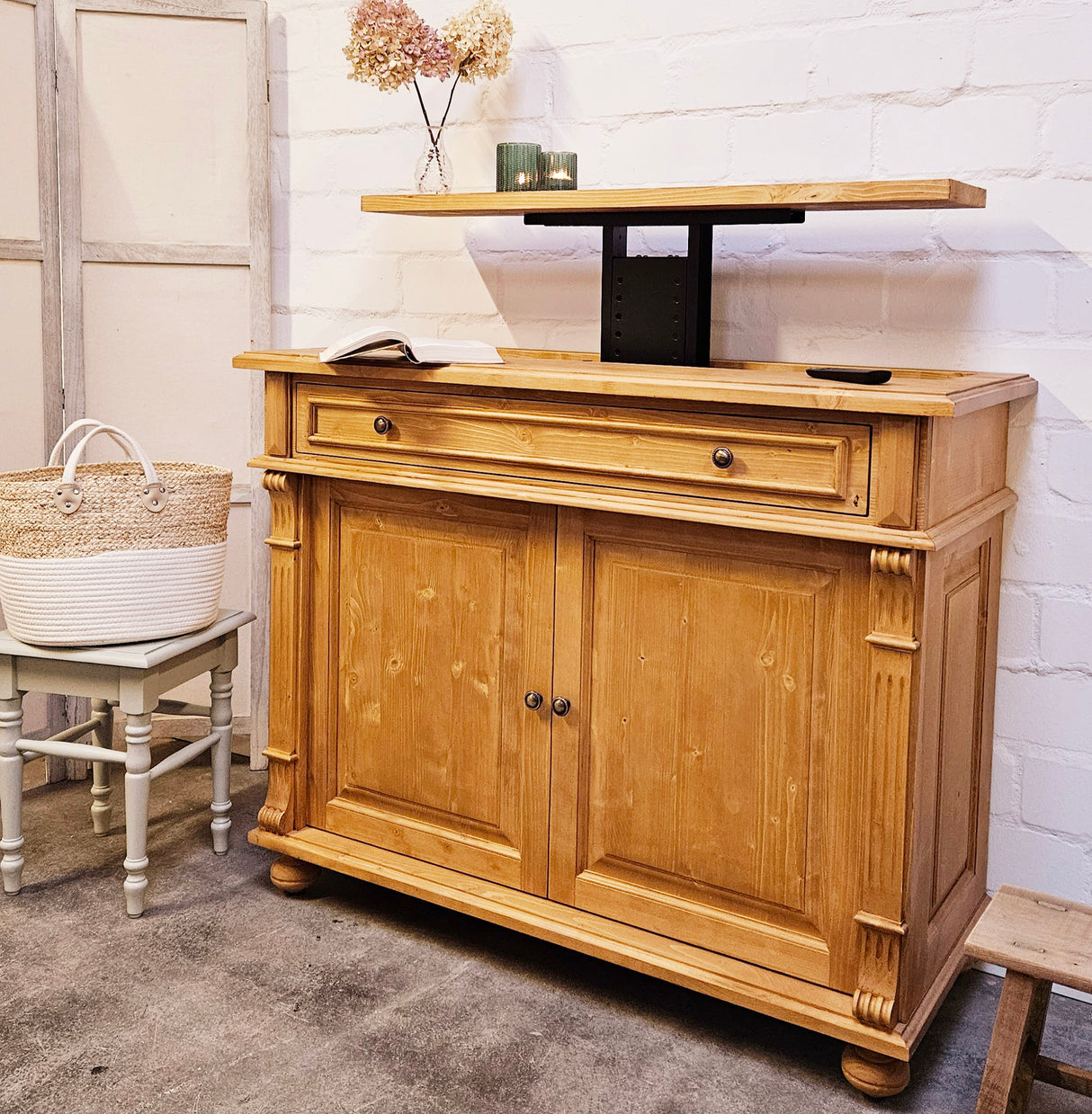 "Nordre" : commode incluant un élévateur TV pour 46 pouces ou 65 pouces