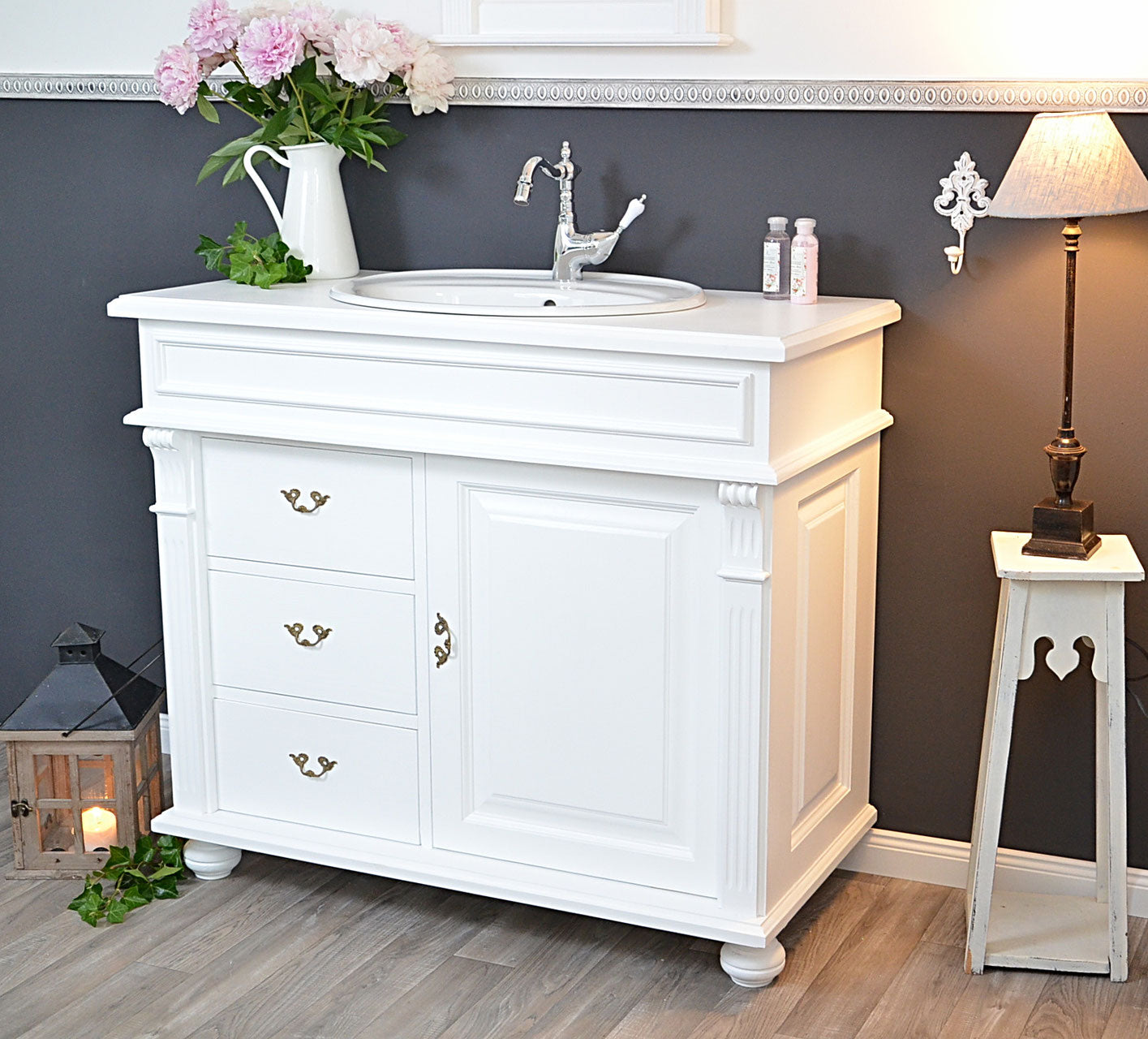 "Oldham" white country house washbasin with inlet basin
