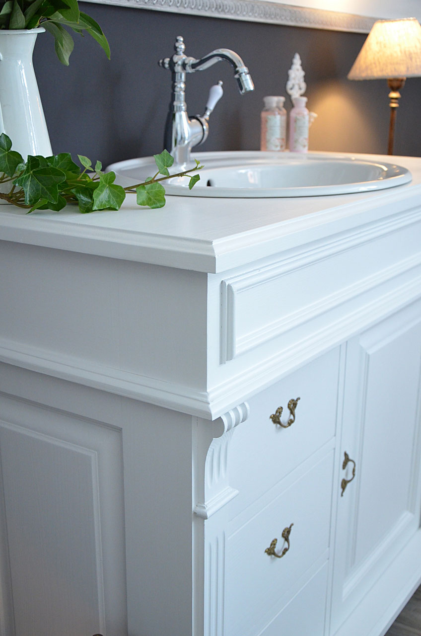 "Oldham" white country house washbasin with inlet basin