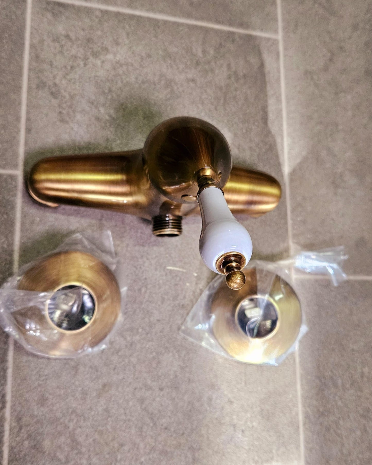 Picton bronze - Matching shower fittings (surface-mounted)