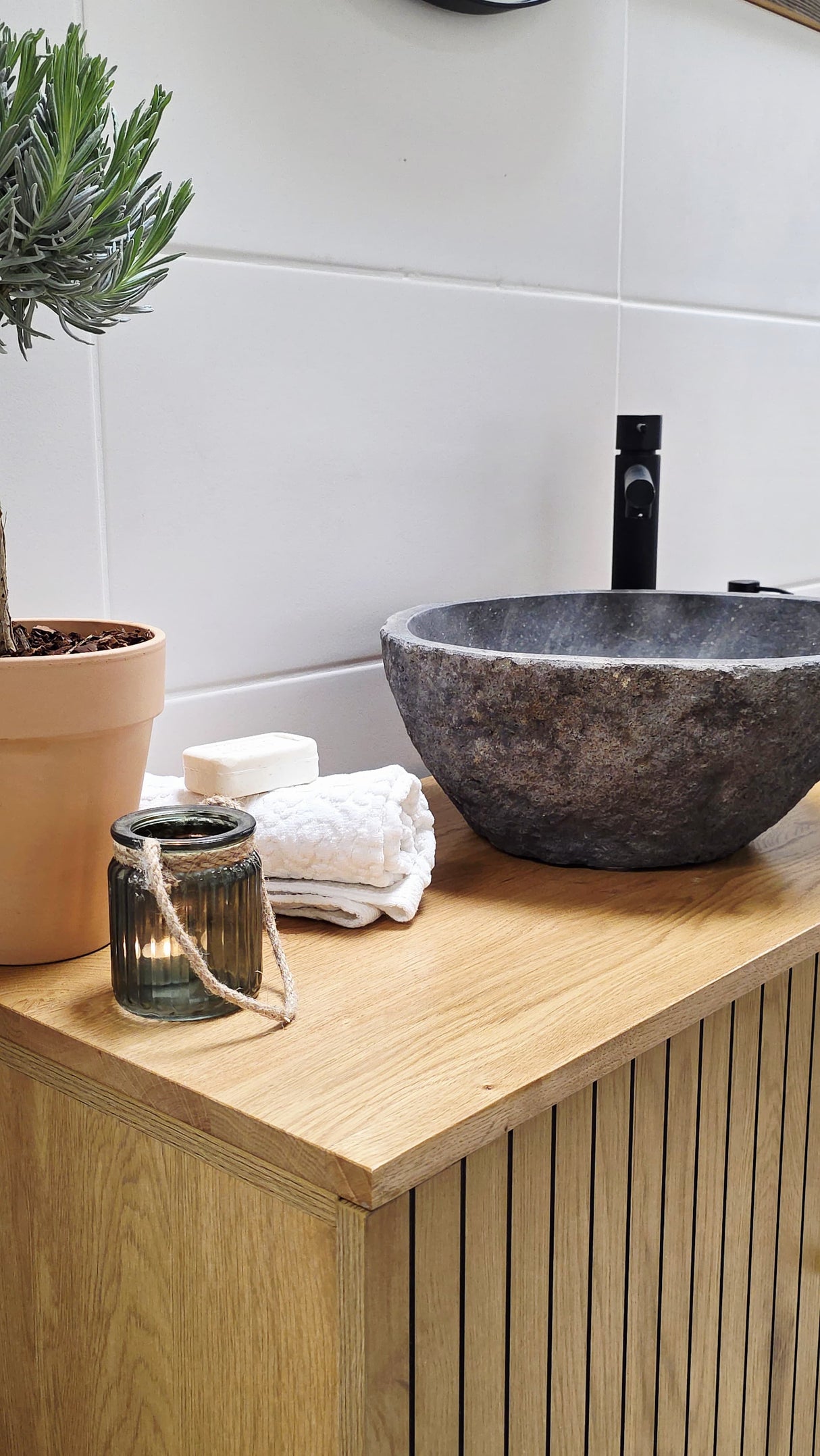 "Ratrid" - Waschtisch im modernen Landhausstil mit Flusssteinbecken | PURE-Serie von L&L