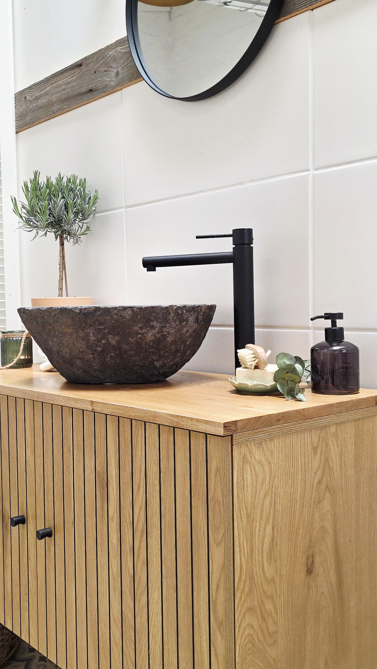 "Ratrid" - Waschtisch im modernen Landhausstil mit Flusssteinbecken | PURE-Serie von L&L