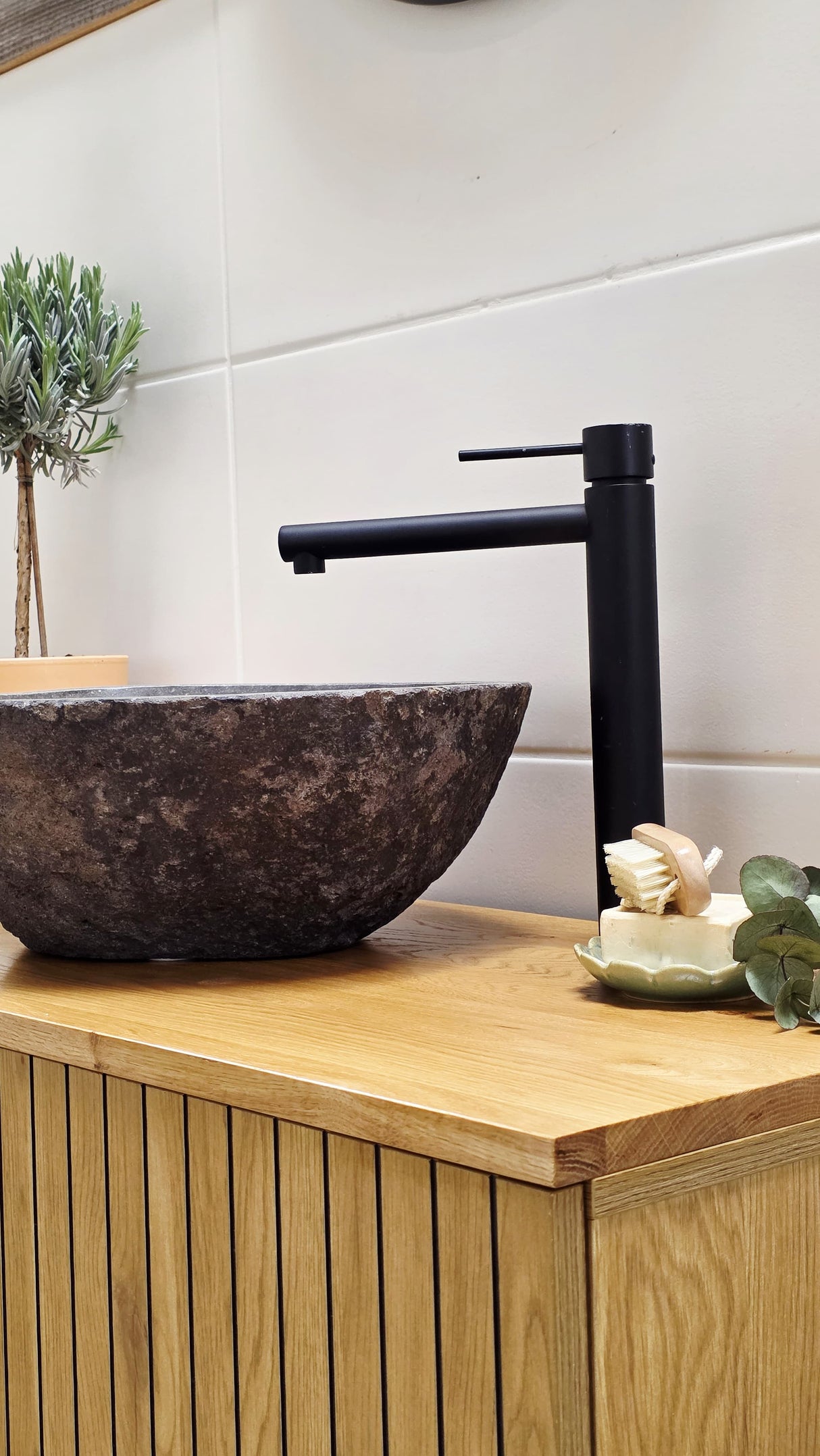"Ratrid" - Waschtisch im modernen Landhausstil mit Flusssteinbecken | PURE-Serie von L&L