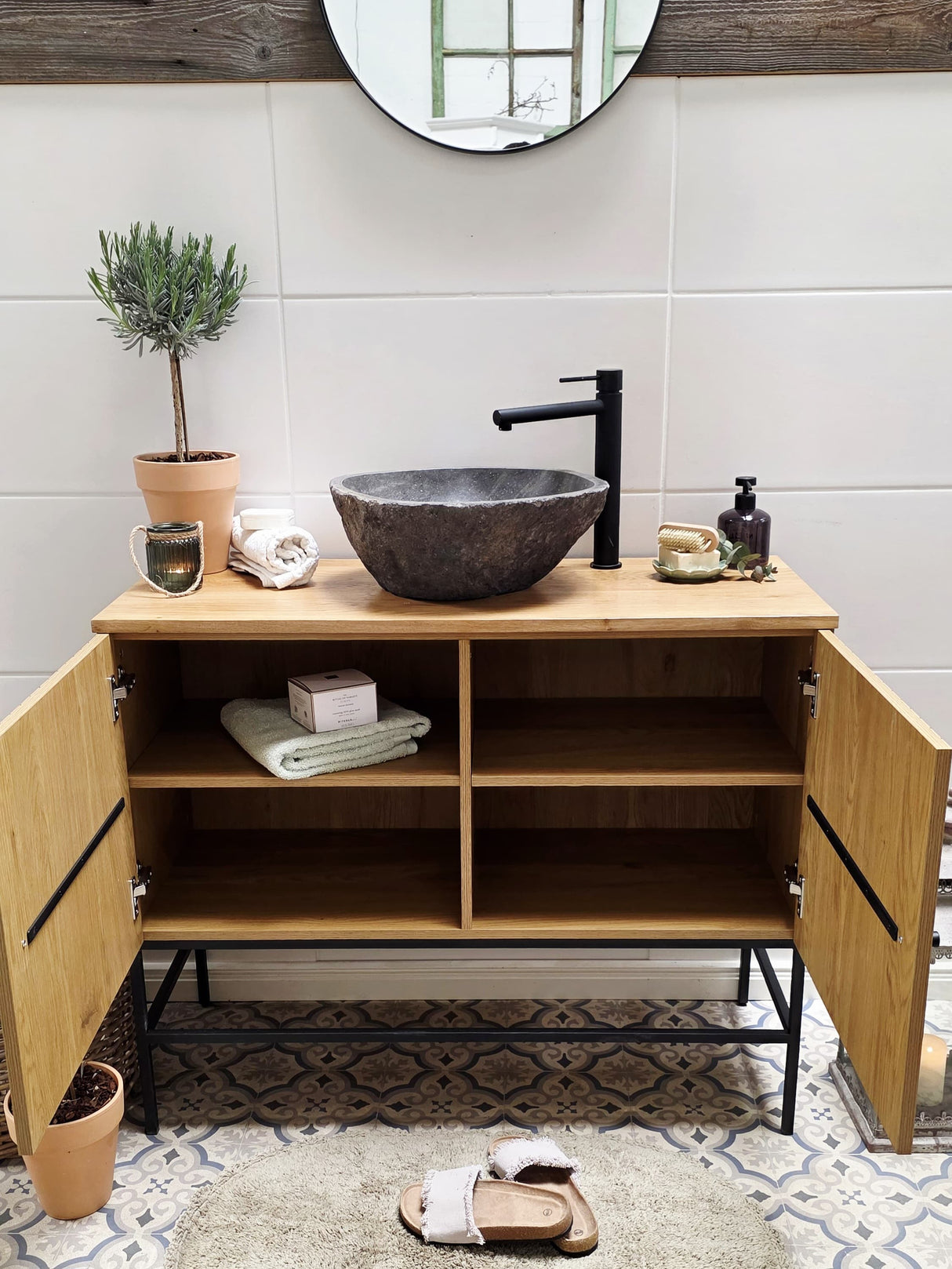 "Ratrid" - Waschtisch im modernen Landhausstil mit Flusssteinbecken | PURE-Serie von L&L