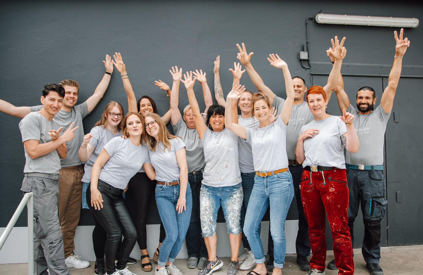 Von Schwestern geführtes Unternehmen - Komplettes Team