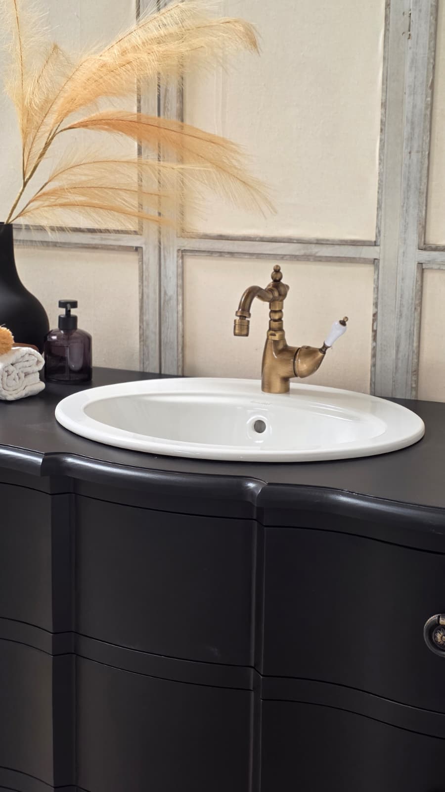 "Roslev" - Waschtisch im modernen Landhausstil mit Keramikbecken