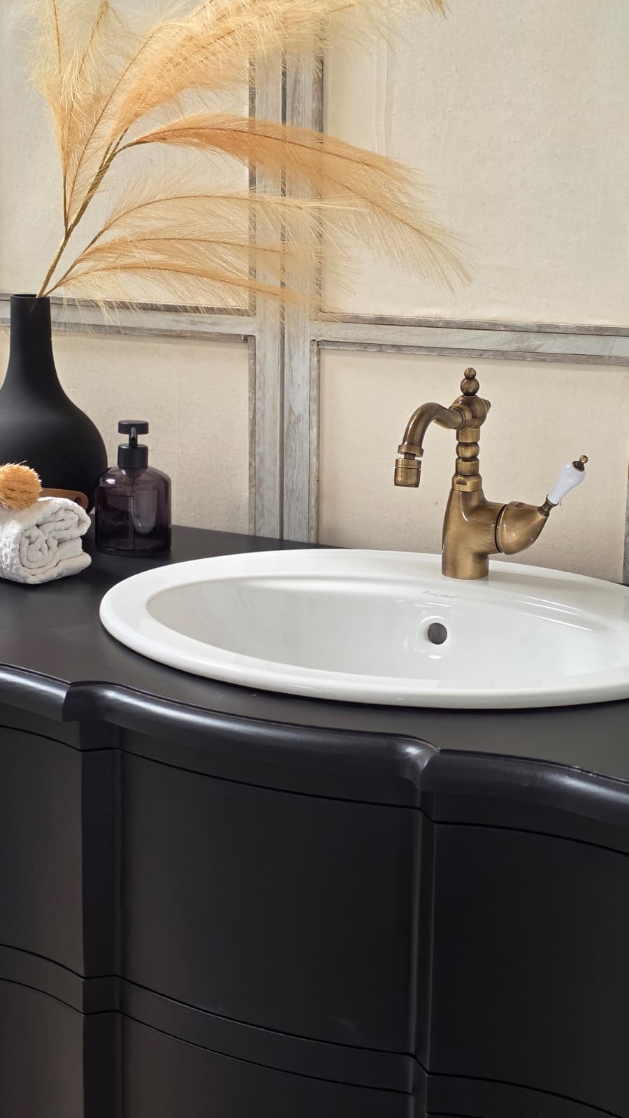 "Roslev" - Waschtisch im modernen Landhausstil mit Keramikbecken
