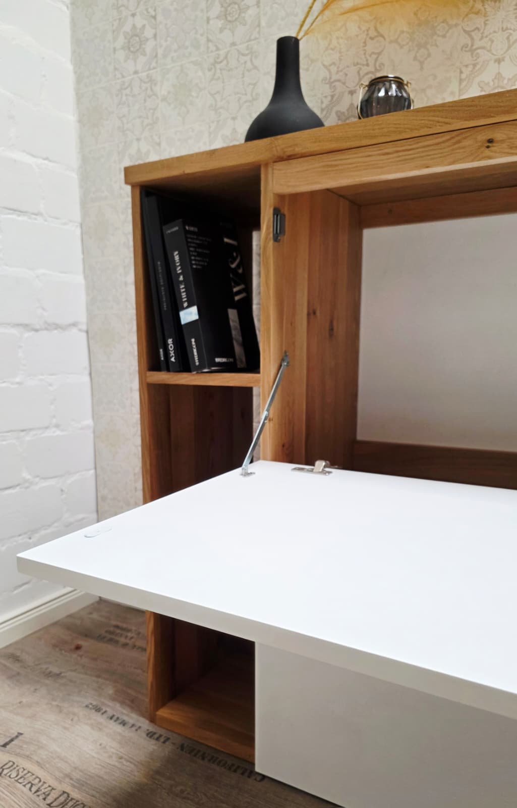 "Silver": Sideboard mit TV Lift, elektrisch 46 Zoll oder 55 Zoll