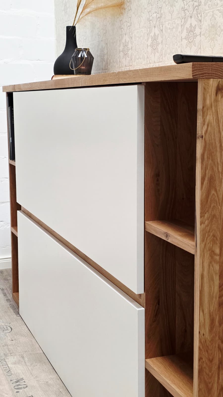 "Silver": Sideboard mit TV Lift, elektrisch 46 Zoll oder 55 Zoll