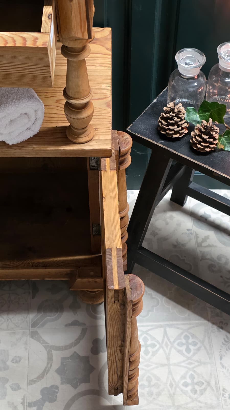 "Reta"- Antiker Landhaus Waschtisch