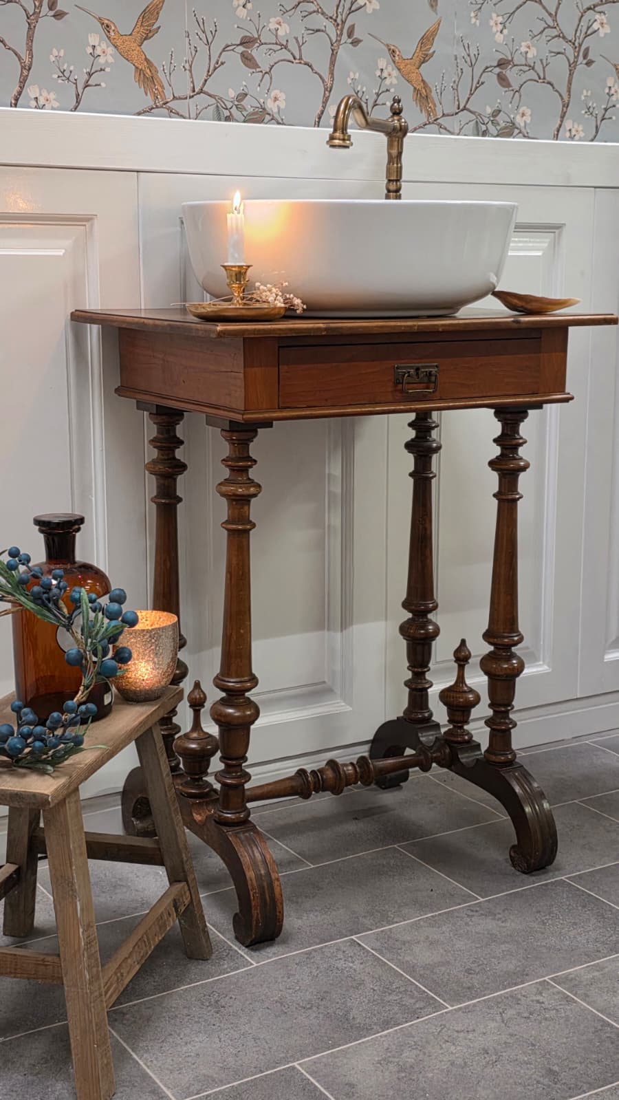 "Fria"- Antiker Landhaus Waschtisch