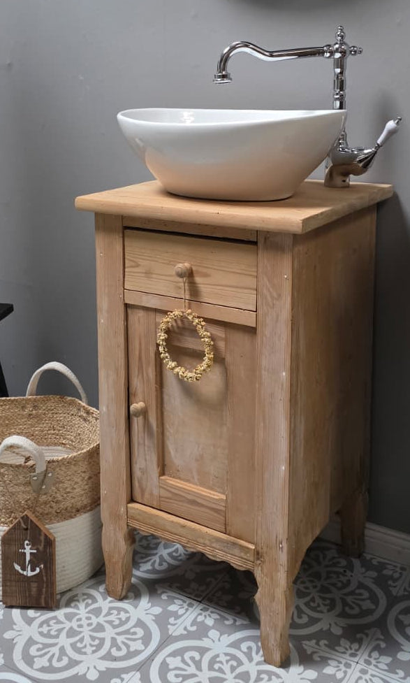 « Bjelle » - Lavabo ancien de style campagnard