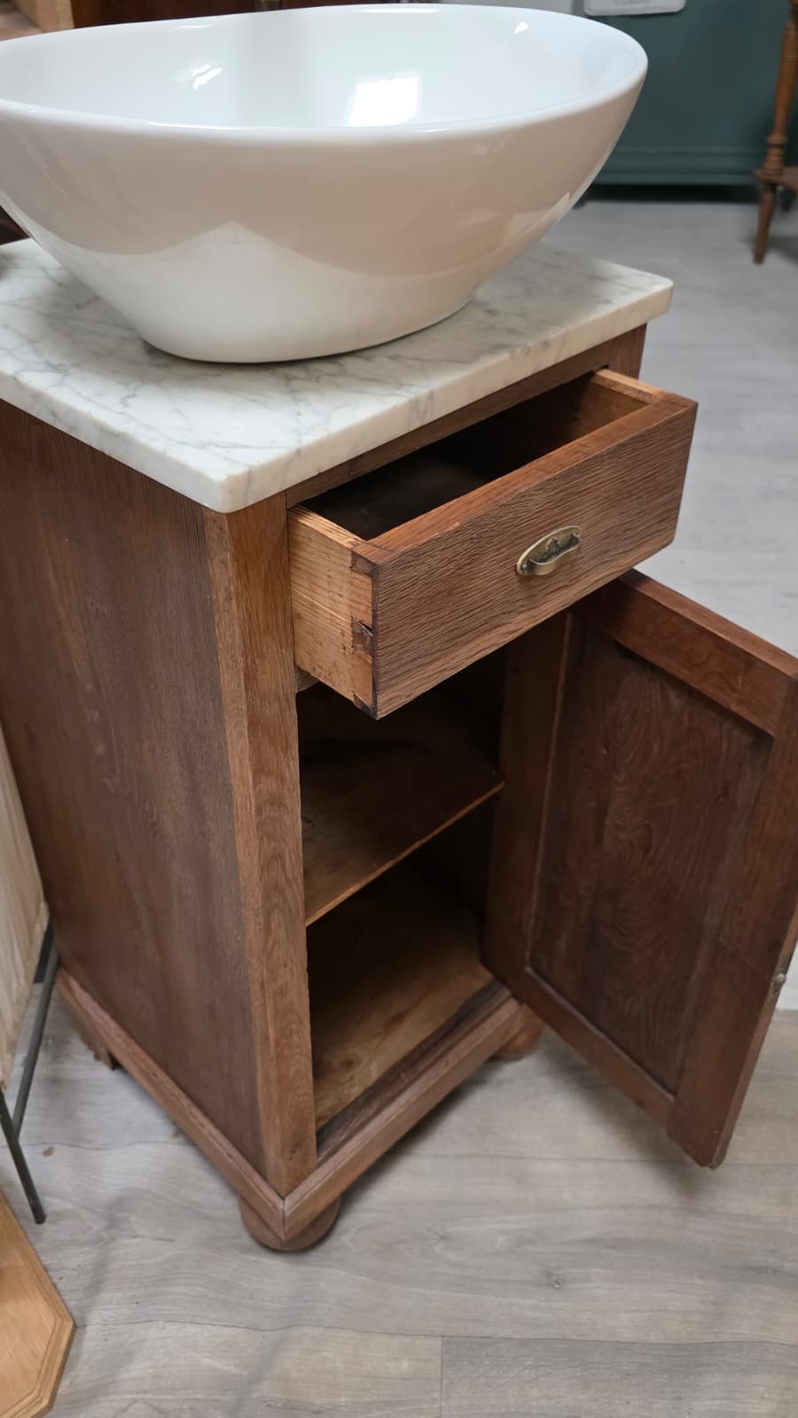 "Reta" - Antique Country House Washbasin