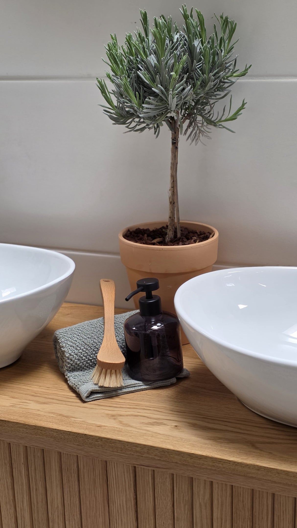 "Yene" - Waschtisch im modernen Landhausstil mit Keramikbecken | PURE-Serie von L&L