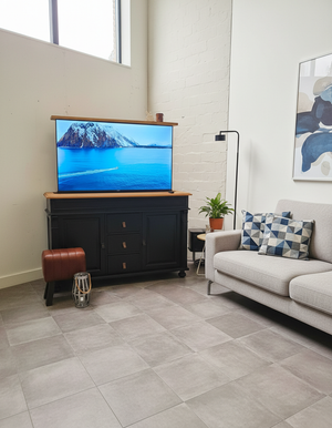 "Bari": Kommode mit herausfahrbarem TV-Lift - 55 Zoll oder 65 Zoll