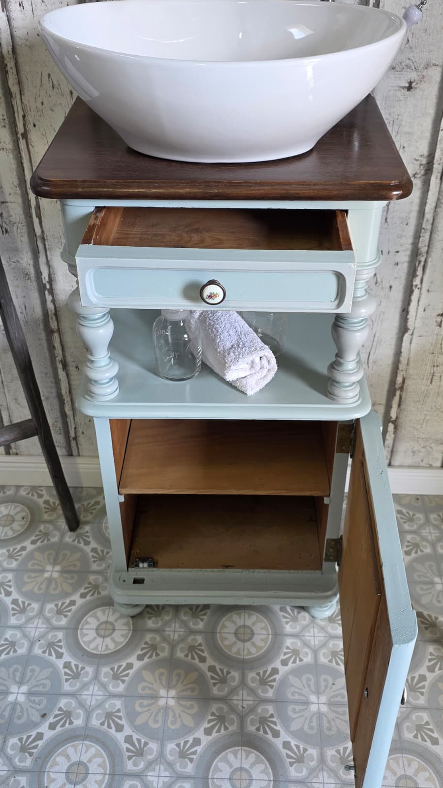 "Evra"- Antiker Landhaus Waschtisch