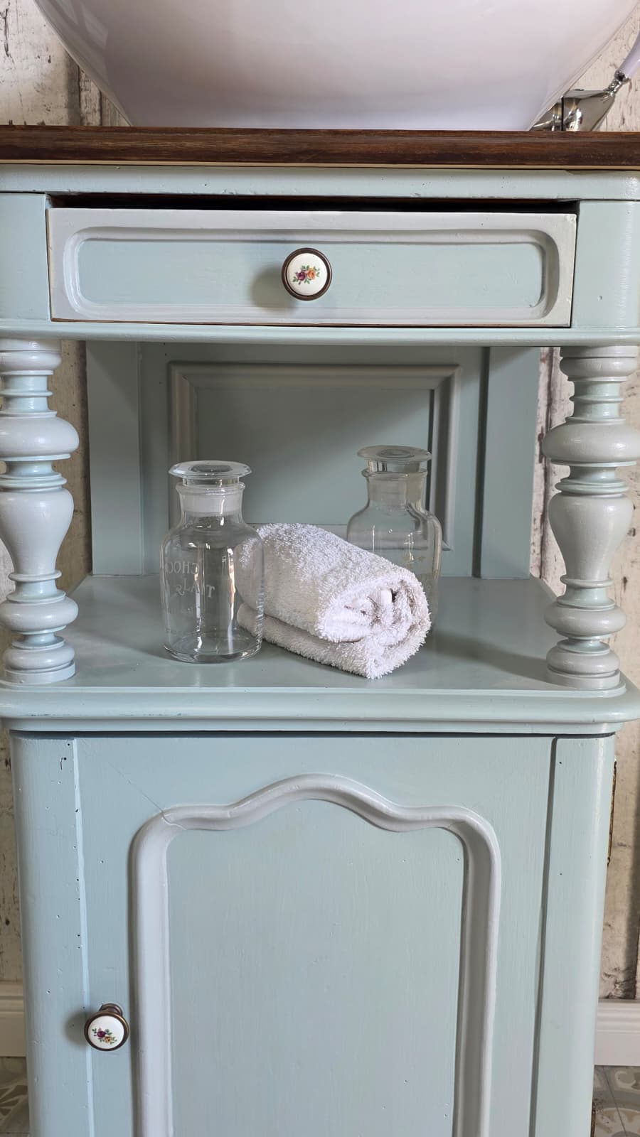 "Evra"- Antiker Landhaus Waschtisch