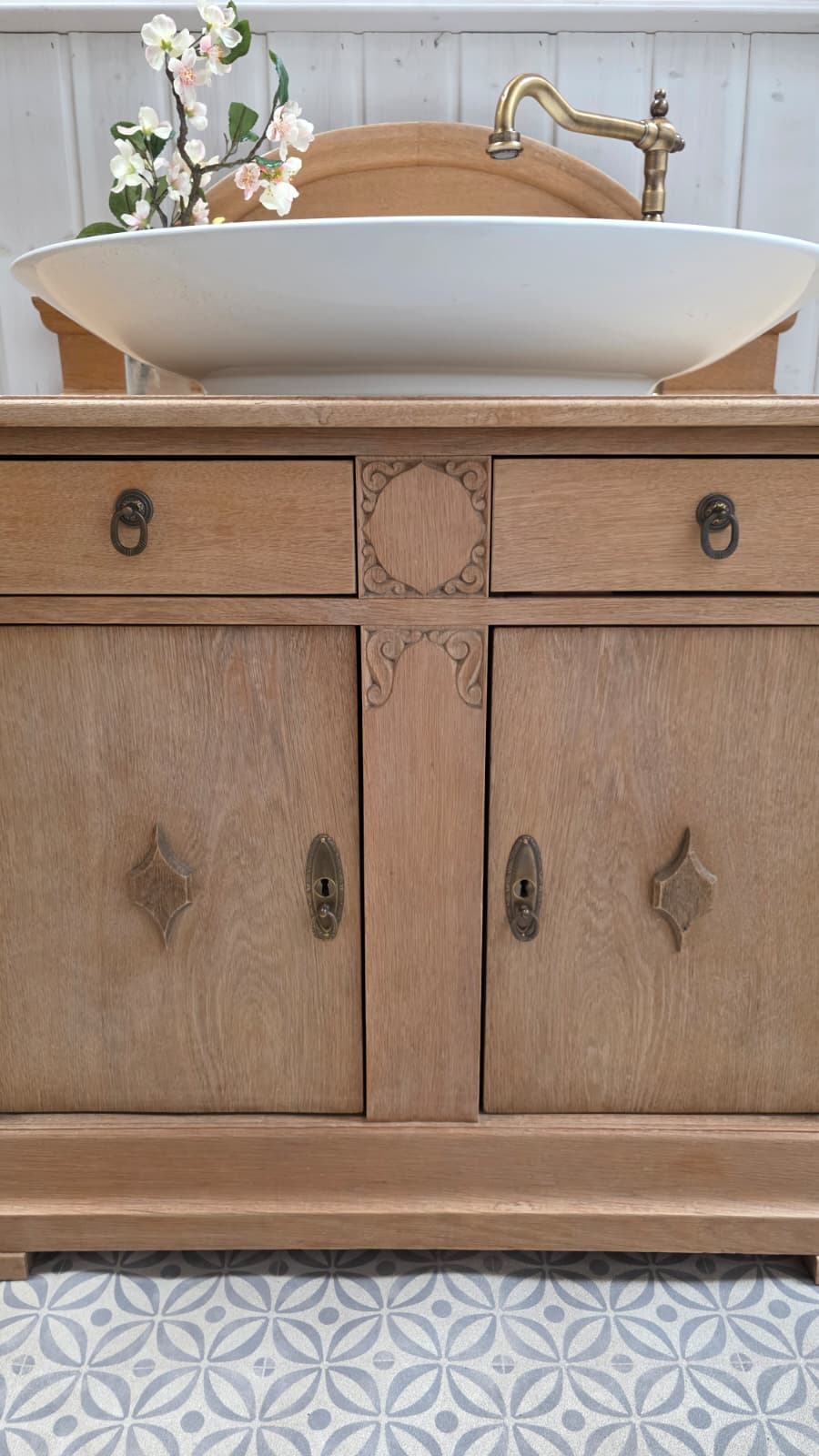 Meuble-lavabo double antique « Lielle » en chêne