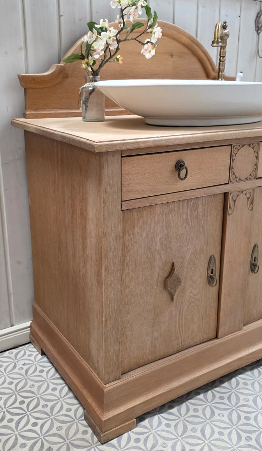 Meuble-lavabo double antique « Lielle » en chêne