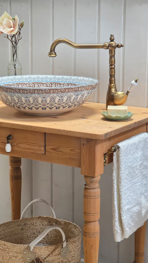 "Reta" - Antique Country House Washbasin
