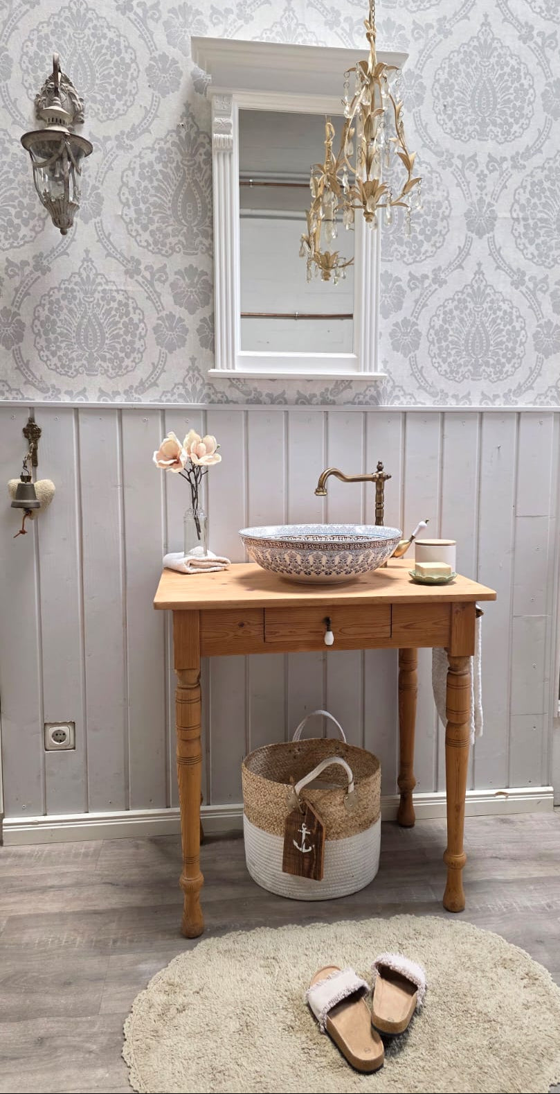 "Reta" - Antique Country House Washbasin