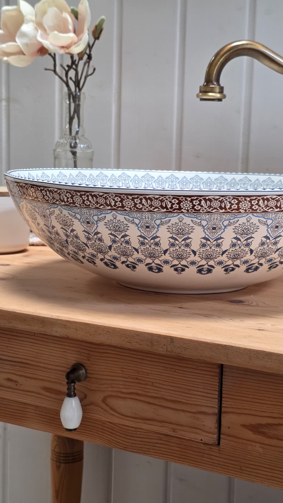 "Reta" - Antique Country House Washbasin