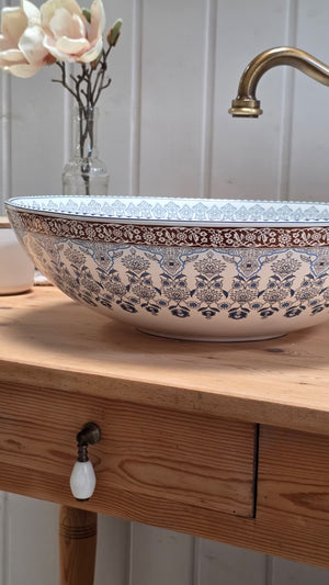 "Reta" - Antique Country House Washbasin
