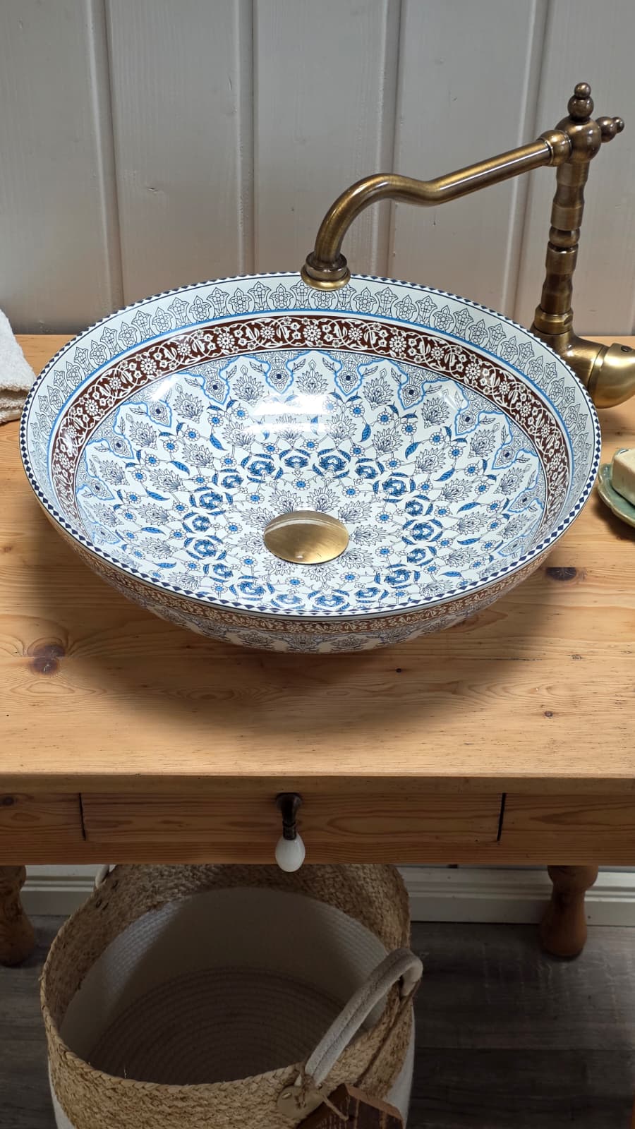 "Reta" - Antique Country House Washbasin