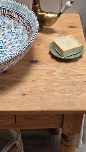 "Reta" - Antique Country House Washbasin