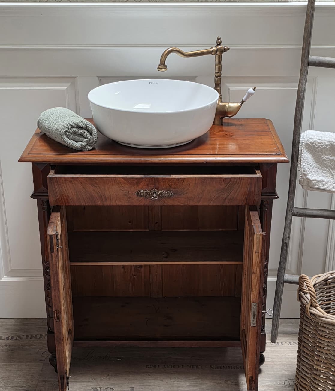 Lavabo ancien de maison de campagne « Rony »
