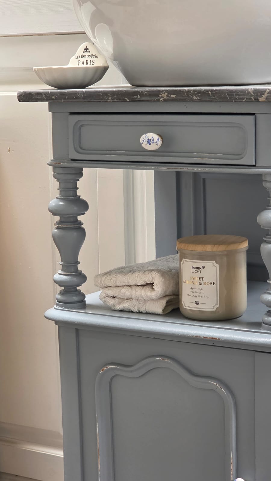 « Bjelle » - Lavabo ancien de style campagnard