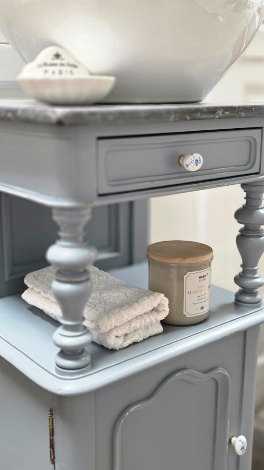 « Bjelle » - Lavabo ancien de style campagnard