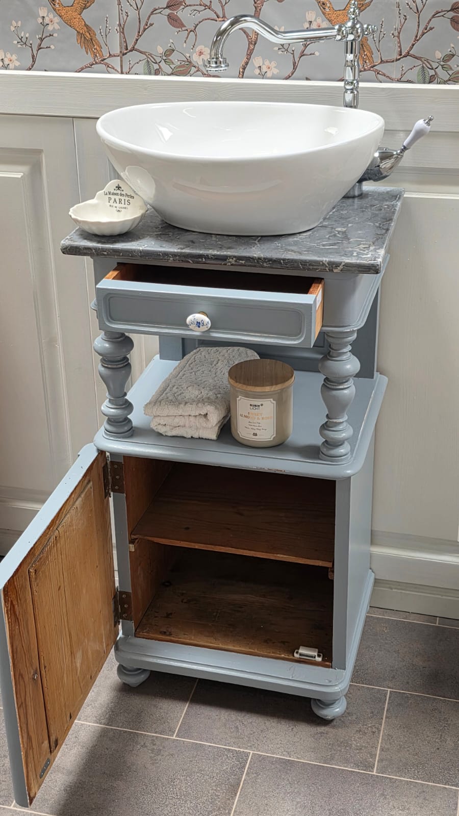 « Bjelle » - Lavabo ancien de style campagnard