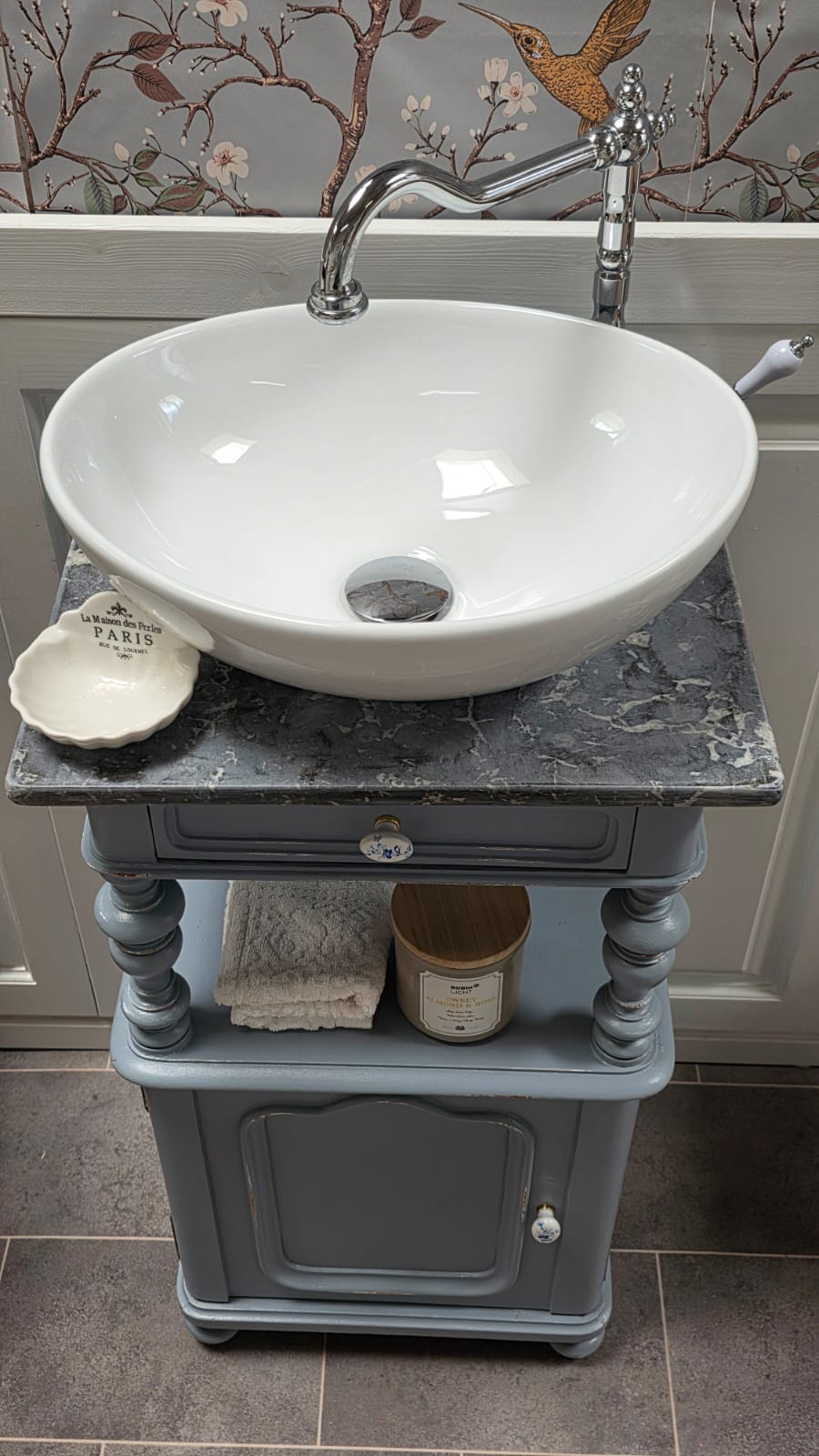 « Bjelle » - Lavabo ancien de style campagnard
