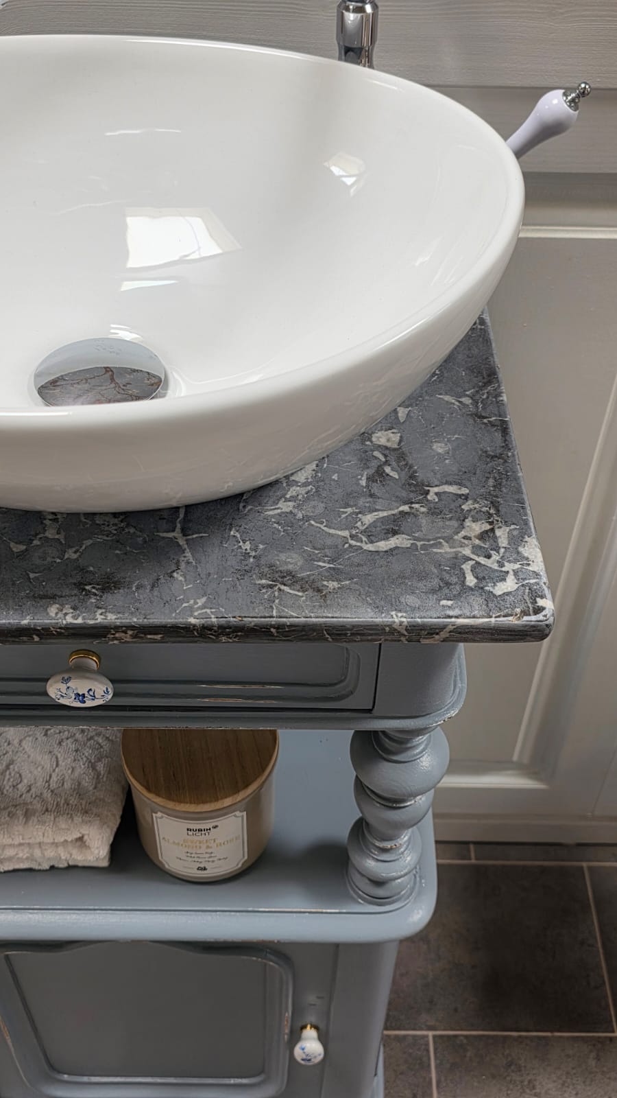 « Bjelle » - Lavabo ancien de style campagnard