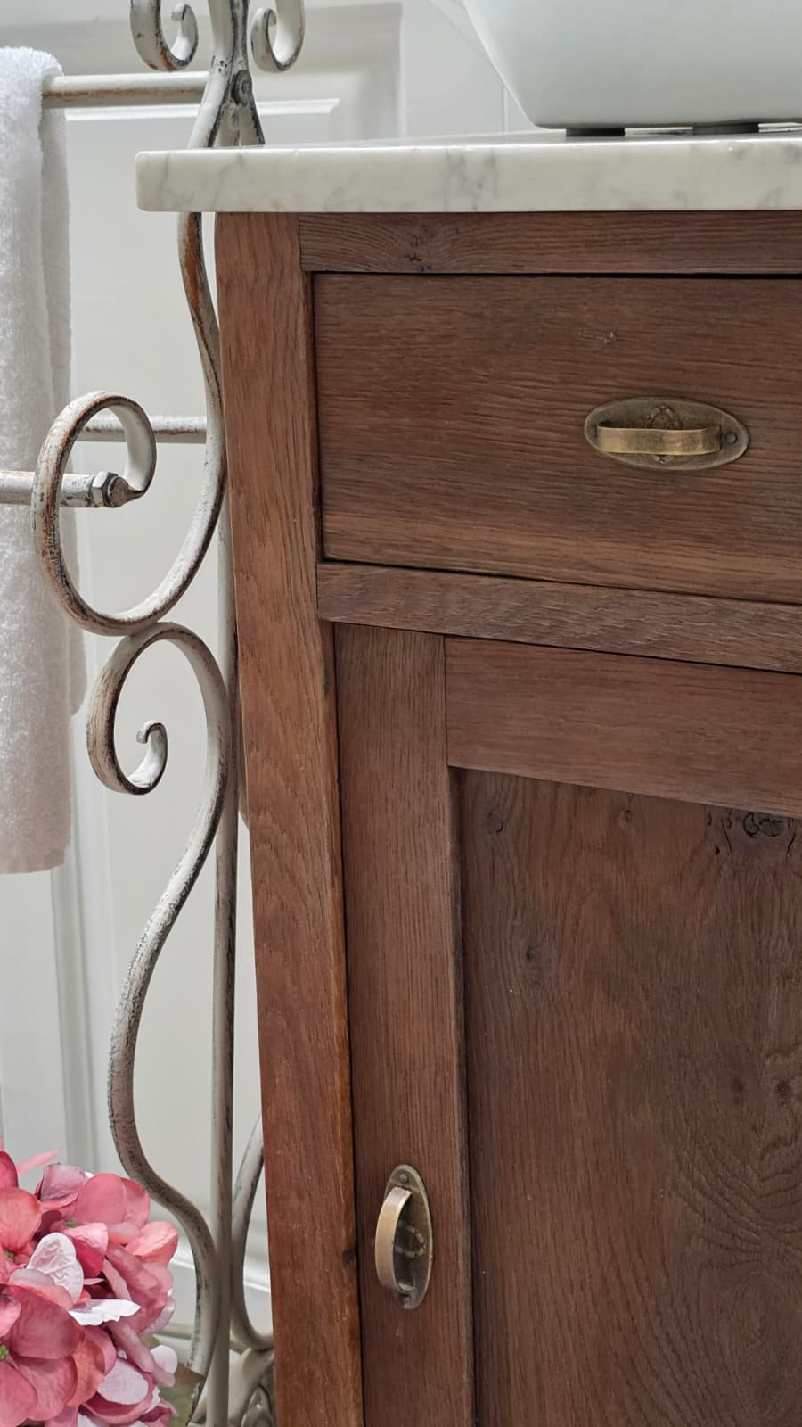 "Reta" - Antique Country House Washbasin