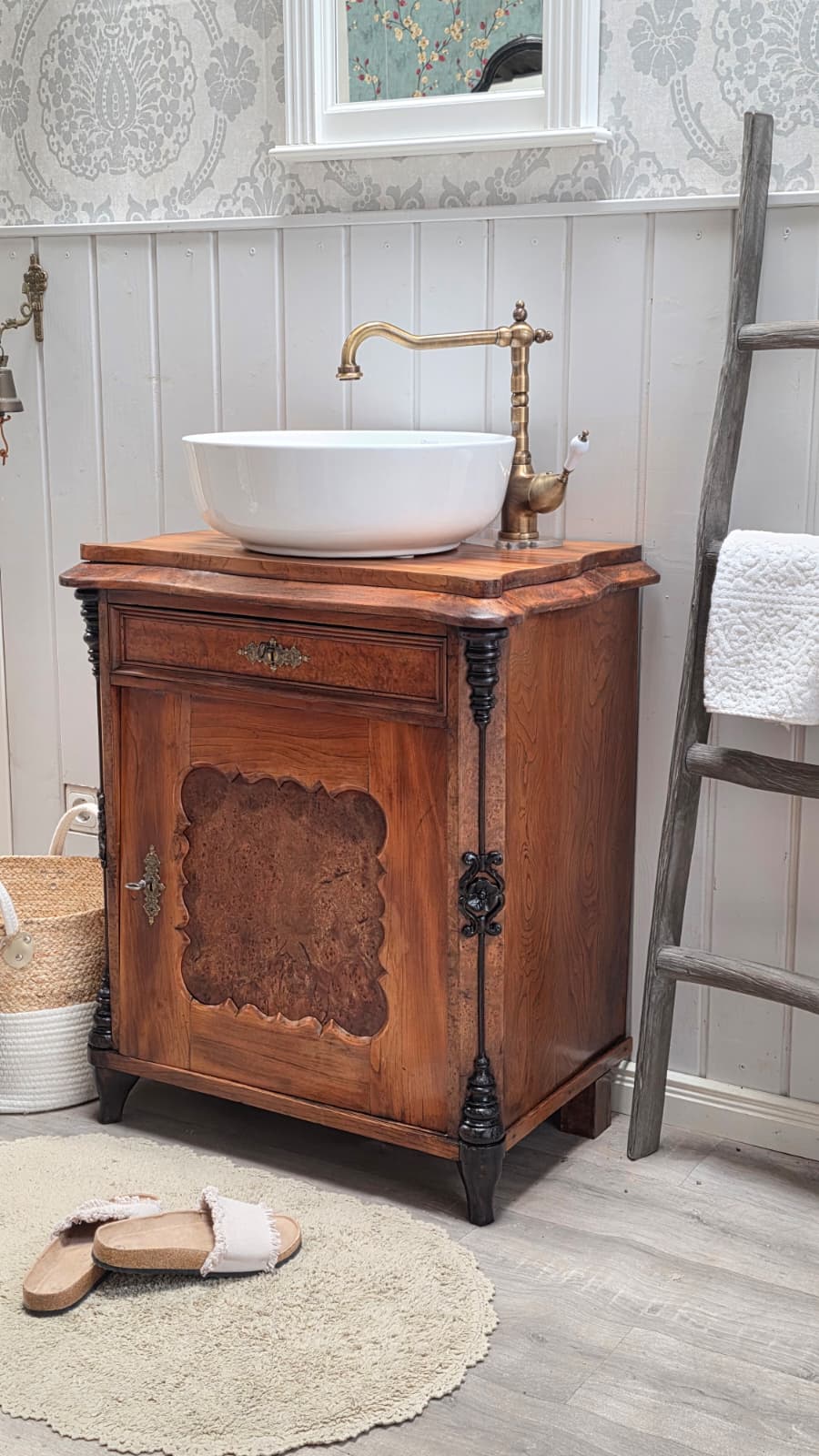 "Rony" Antique Country House Washbasin