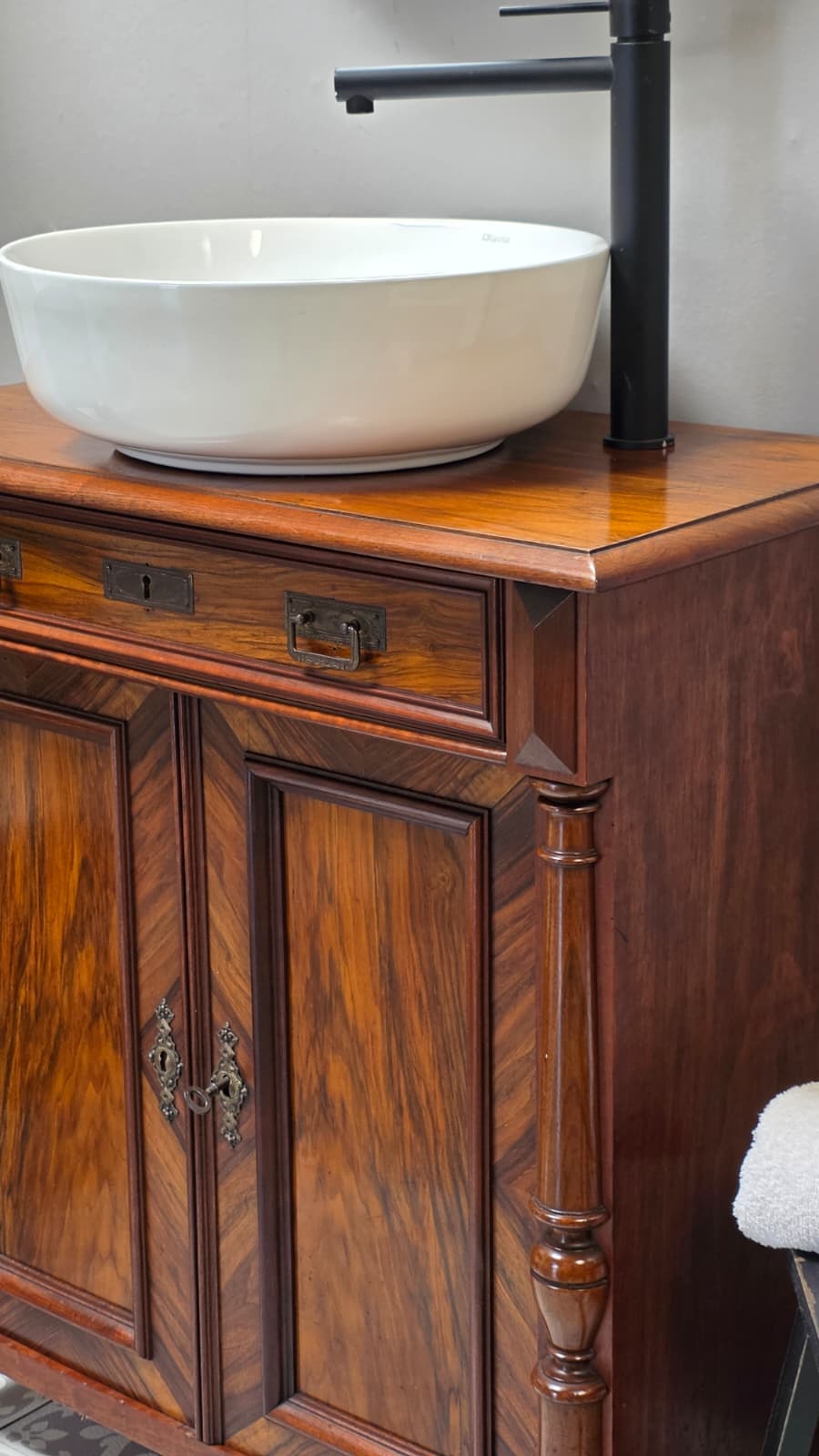 "Rony" Antique Country House Washbasin