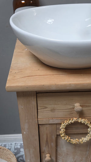 « Bjelle » - Lavabo ancien de style campagnard