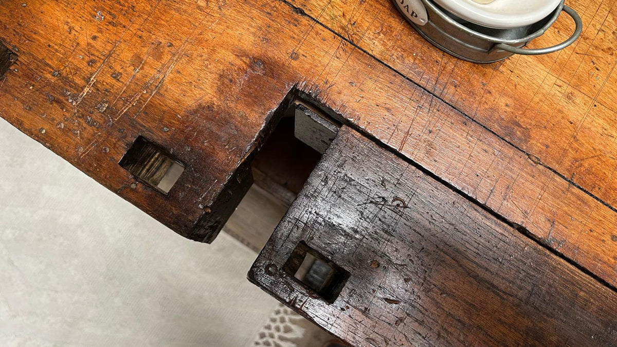 "Établi" - Lavabo ancien fabriqué à partir d'un établi massif