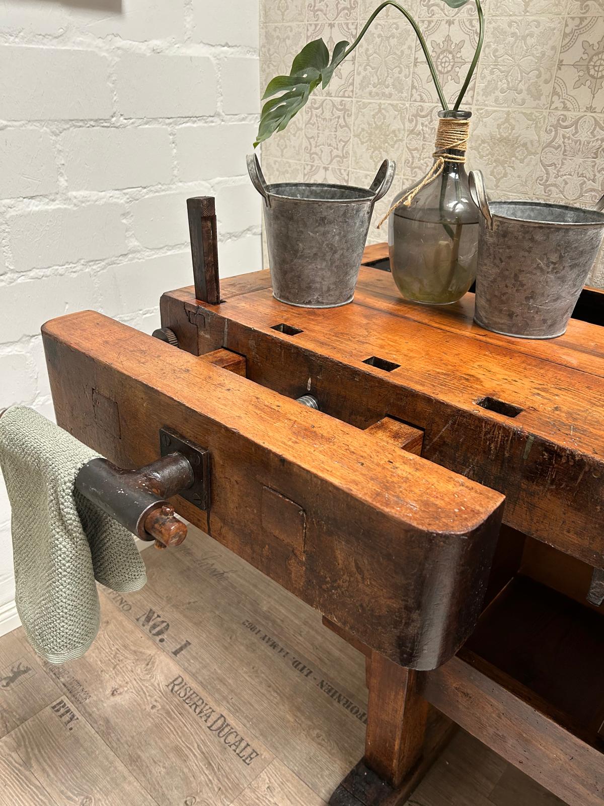 "Établi" - Lavabo ancien fabriqué à partir d'un établi massif