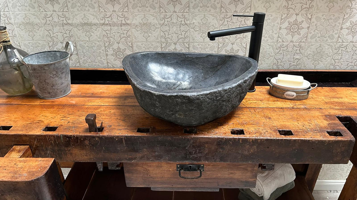 "Établi" - Lavabo ancien fabriqué à partir d'un établi massif