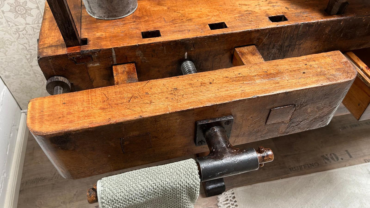 "Établi" - Lavabo ancien fabriqué à partir d'un établi massif